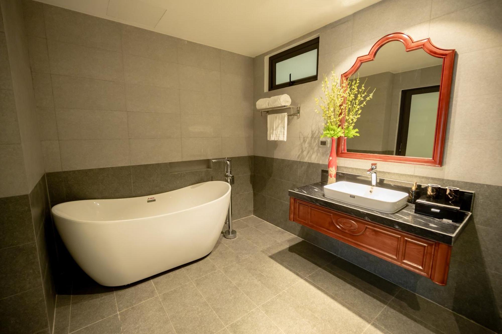 Nhà hàng - Khách sạn Sơn Nữ Bac Kan Exterior foto