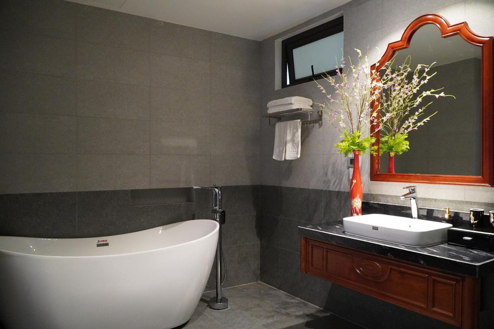 Nhà hàng - Khách sạn Sơn Nữ Bac Kan Exterior foto